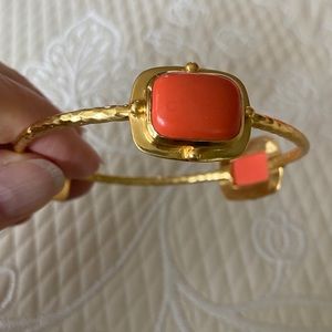 Julie Vos Bangle, 3 coral stone stations